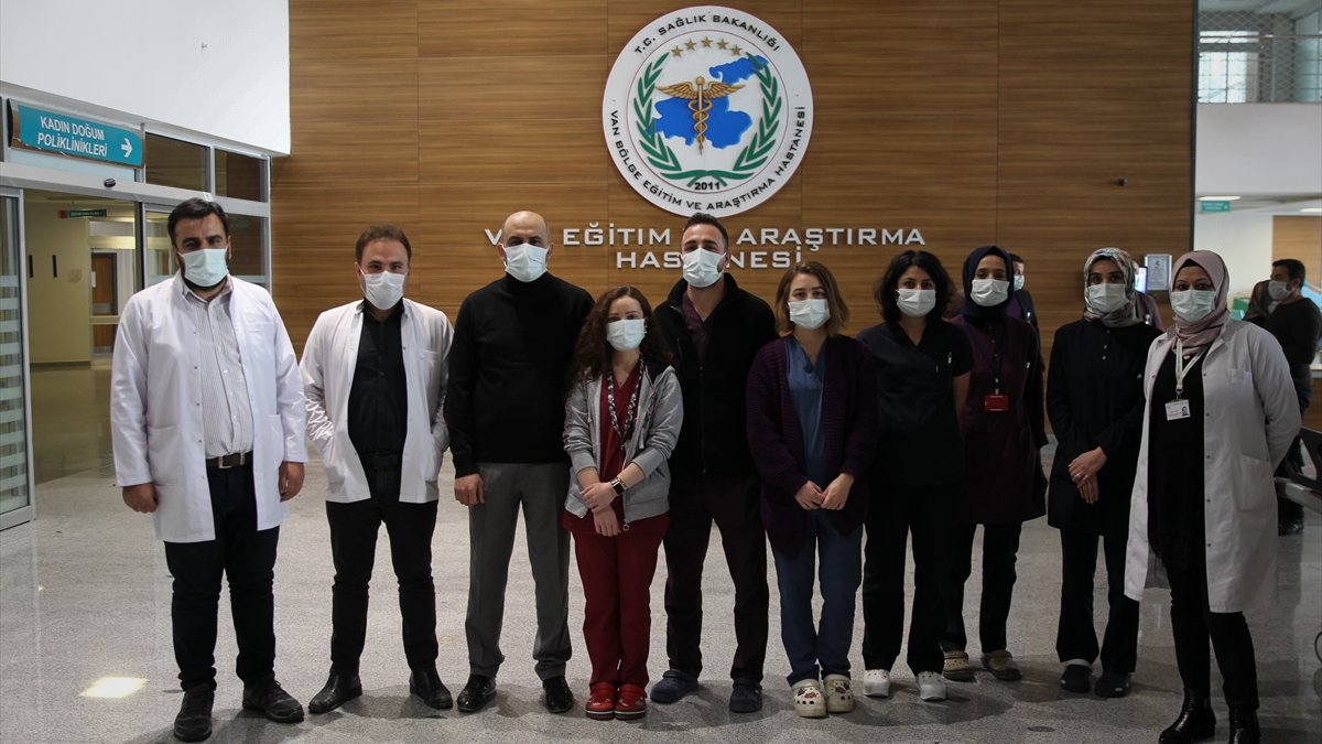 Sağlık çalışanları hayatını kaybeden meslektaşları anısına klip çekti