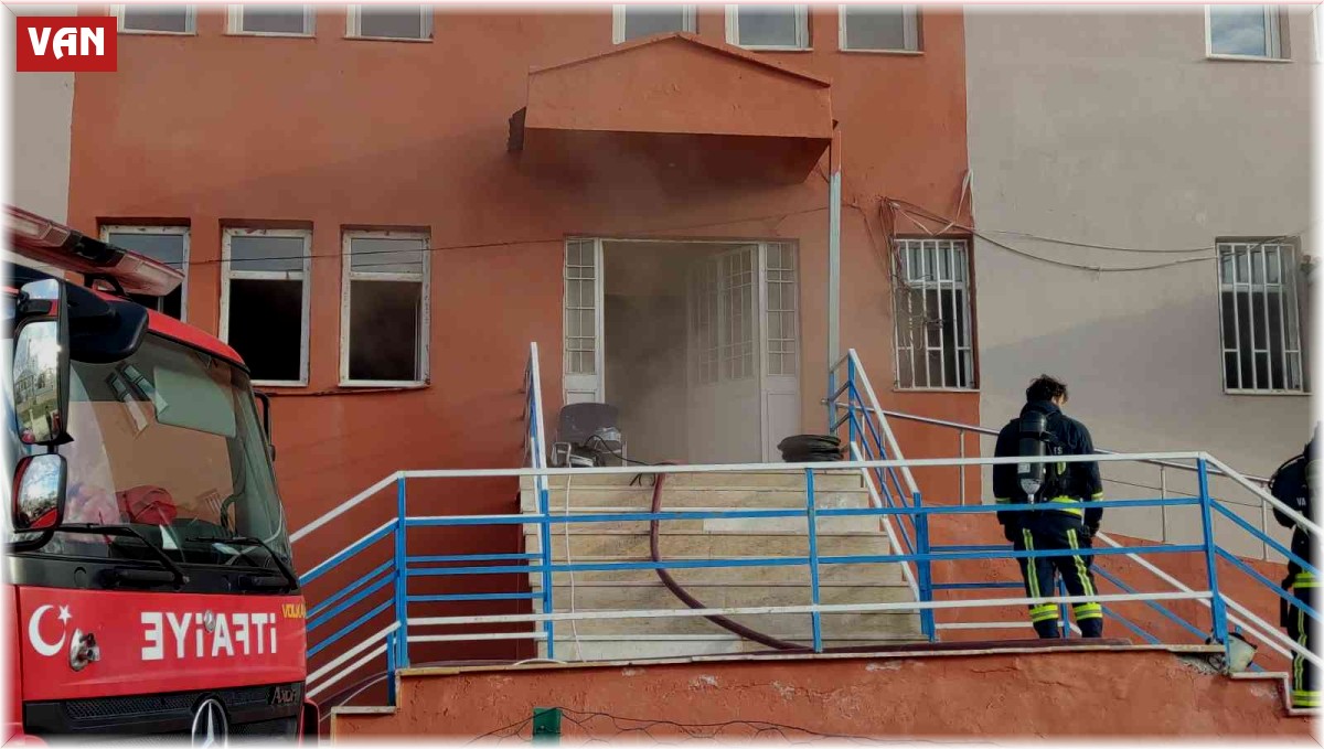 Sağlık ocağının deposunda yangın