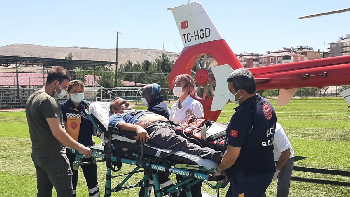 Sağlık personelinin imdadına ambulans helikopter yetişti