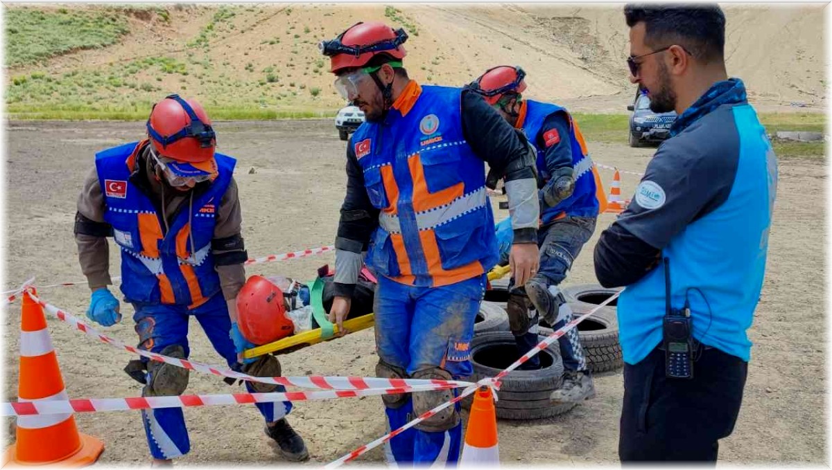 Sağlıkçılara 2 bin 800 rakımda eğitim