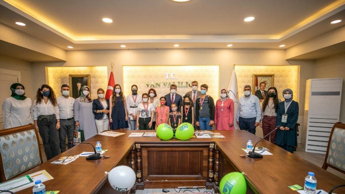 "Sağlıklı Nesil Sağlıklı Gelecek" yarışmasının birincileri ödüllerini aldı