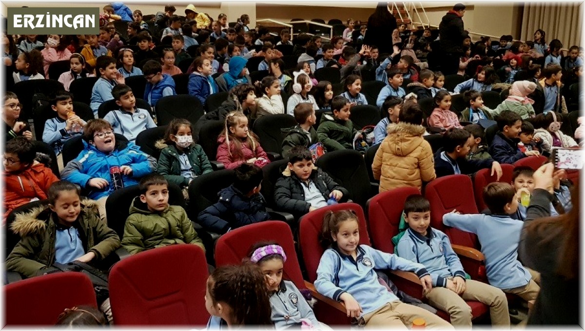 Sahne Tiyatrosu, Erzincan'da 2023 yılının ilk tiyatro perdesini çocuklar için açtı