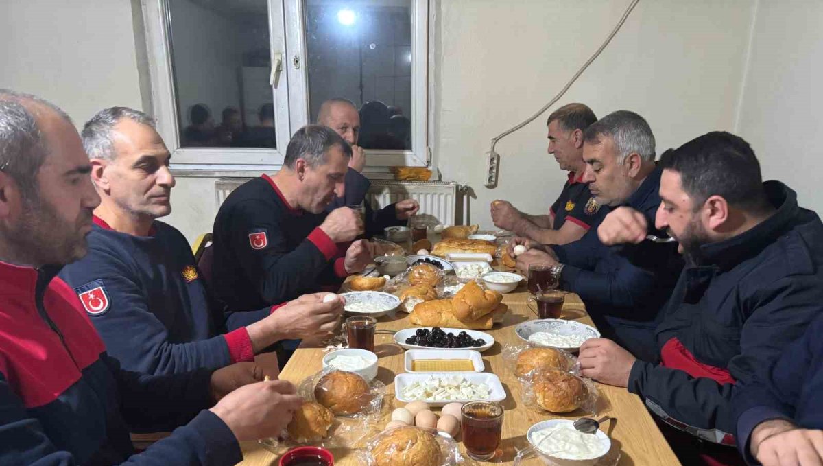 Sahur sofrasında ihbar geldi, itfaiye göreve koştu