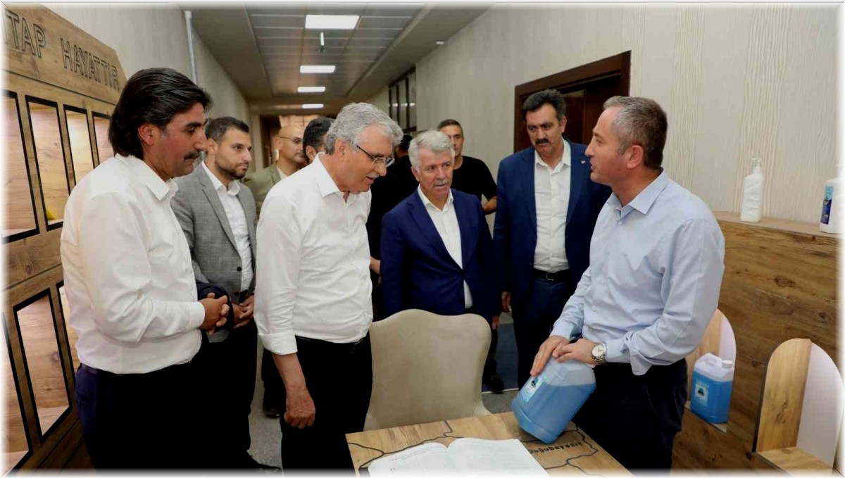 Sakarya Büyükşehir Belediye Başkanı Yüce, Ağrı Milli Eğitim Müdürü Kökrek'i ziyaret etti