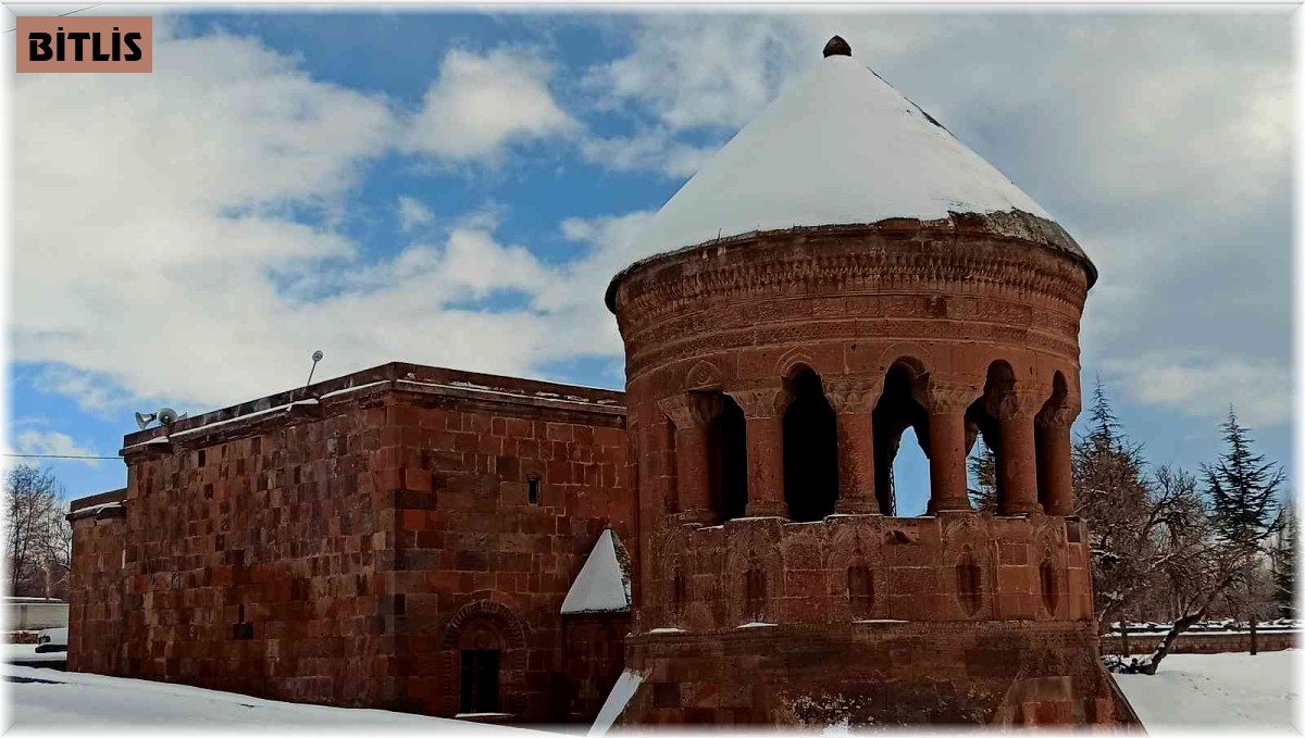 'Sakin şehir' Ahlat'ın tarihi mekanlarından kartpostallık kar manzaraları