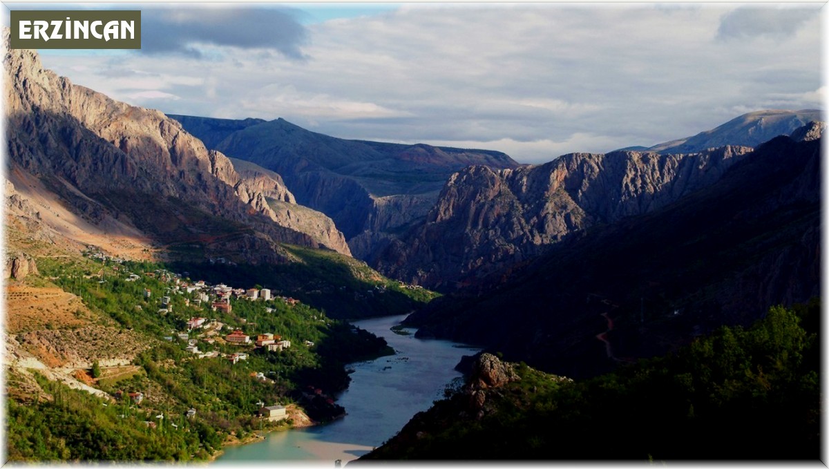Sakin şehir Kemaliye, yaz aylarında ilçe nüfusunun 10 katı ziyaretçi ağırlıyor