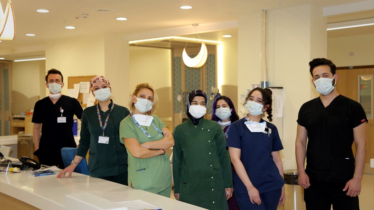 Salgınla mücadele eden hemşireler, yaşadıklarını anlattı