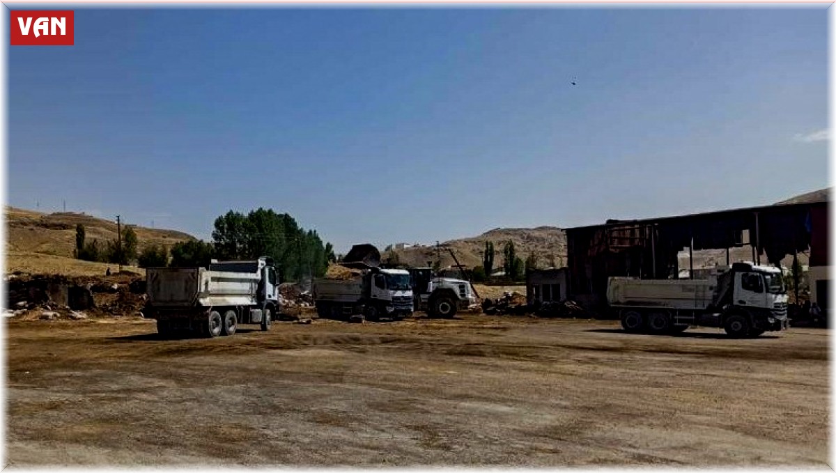 Samancılar sitesindeki yangın sonrası temizlik çalışmaları tamamlandı