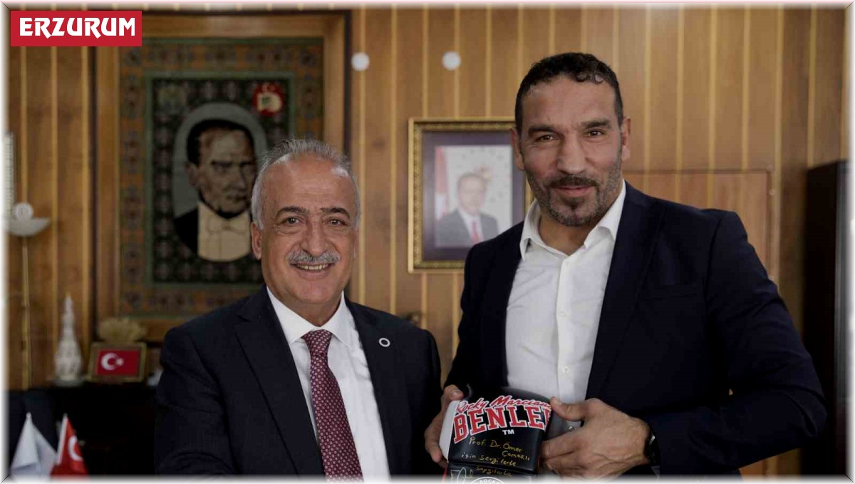 Şampiyon boksörden Rektör Çomaklı'ya teşekkür ziyareti