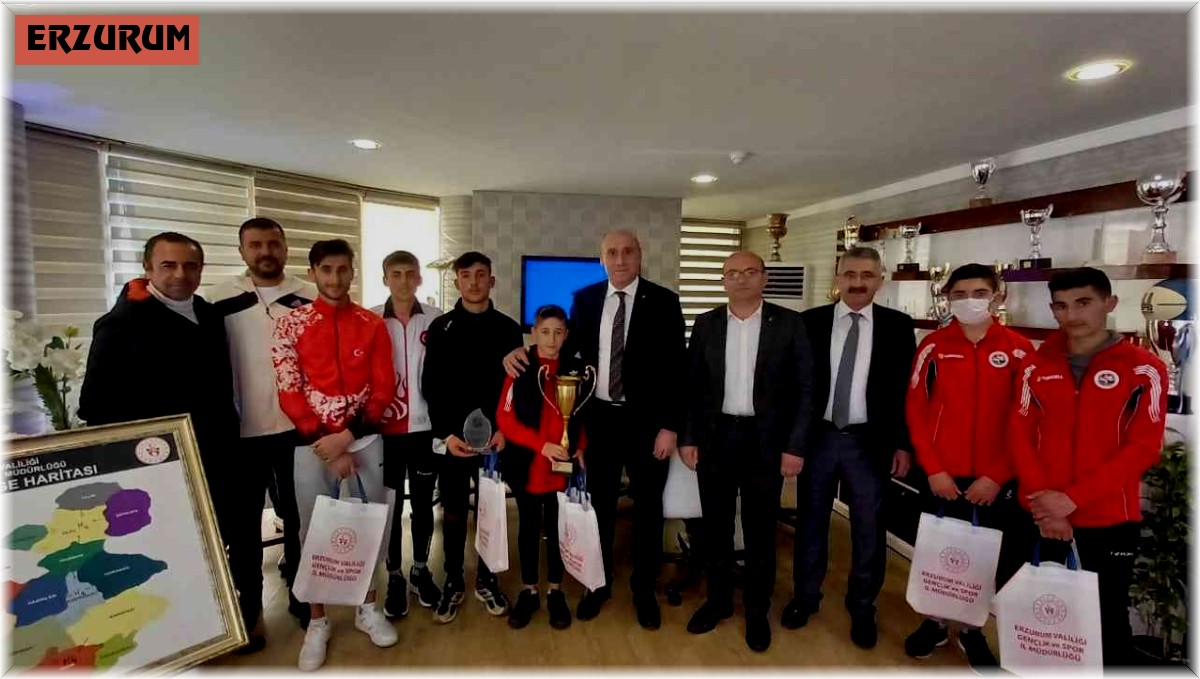 Şampiyon Karayazı Belediyespor Atletizm takımına GSİM'den ödül