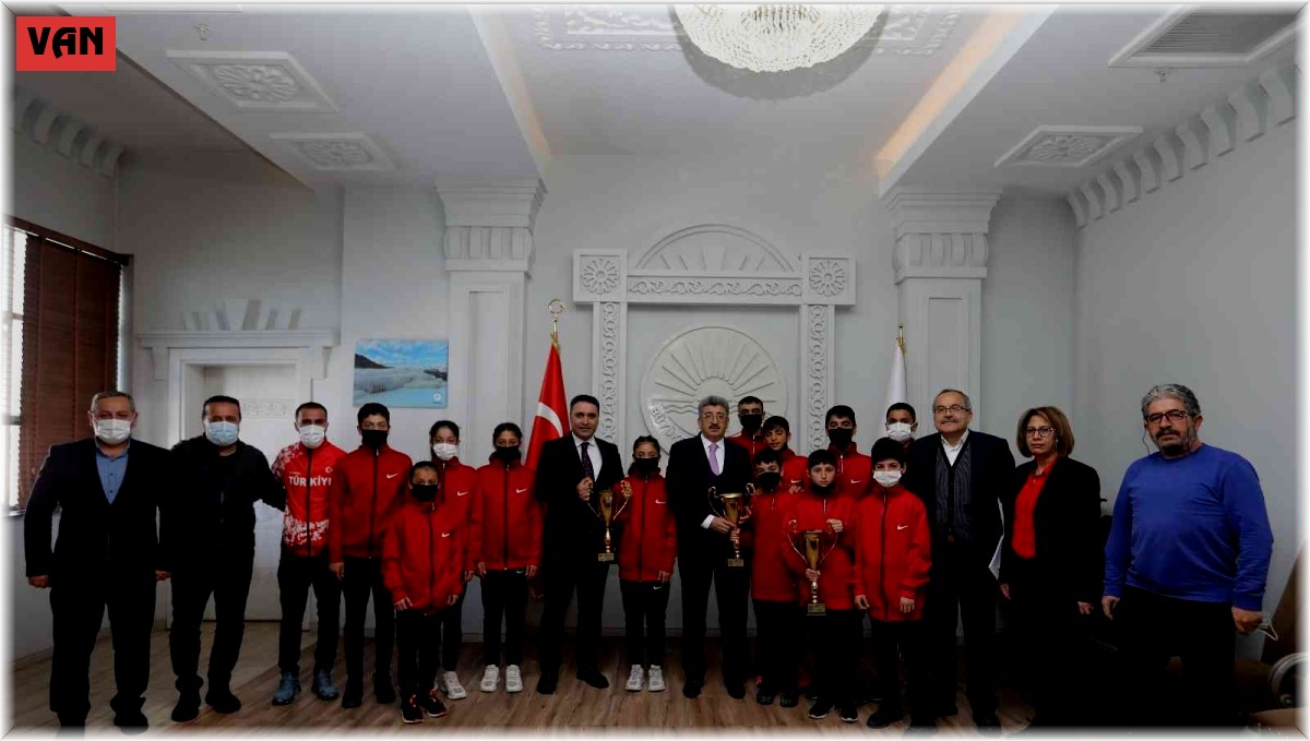 Şampiyon takımdan Vali Bilmez'e ziyaret