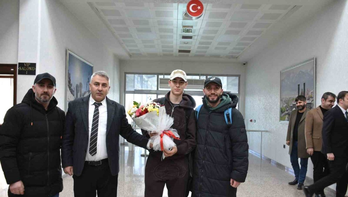 Şampiyona çiçekli karşılama