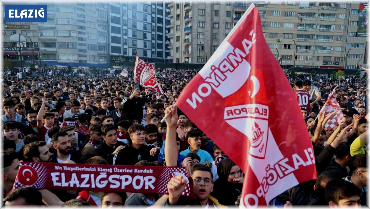 Şampiyonlar Ligi maçını aratmayan atmosfer, binlerce kişi bu maça kilitlendi