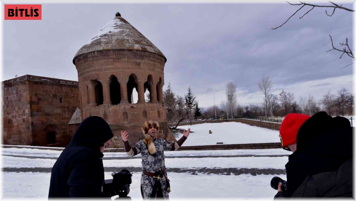 Sanatçı Gürhan Ötün, 1071 ruhunu anlatan türkünün klip çekimlerini Ahlat'ta yaptı