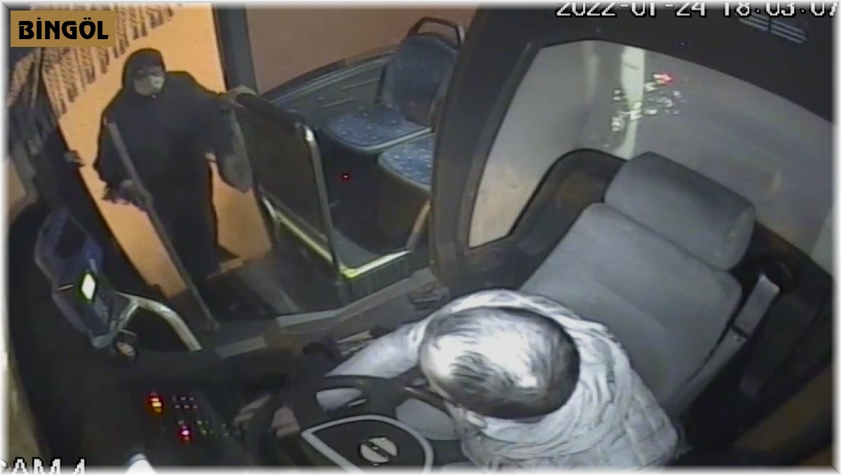 Saniyelerle kar kütlesinden kurtulmuştu, halk otobüsü sürücüsü o anları anlattı