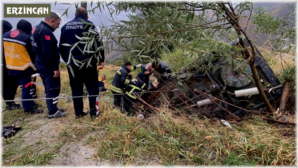 Şarampole uçan otomobildeki kadın kurtarıldı