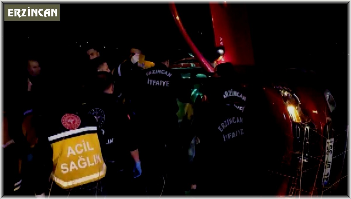 Şarampole yuvarlanan araçta sıkışan yaralıyı itfaiye kurtardı