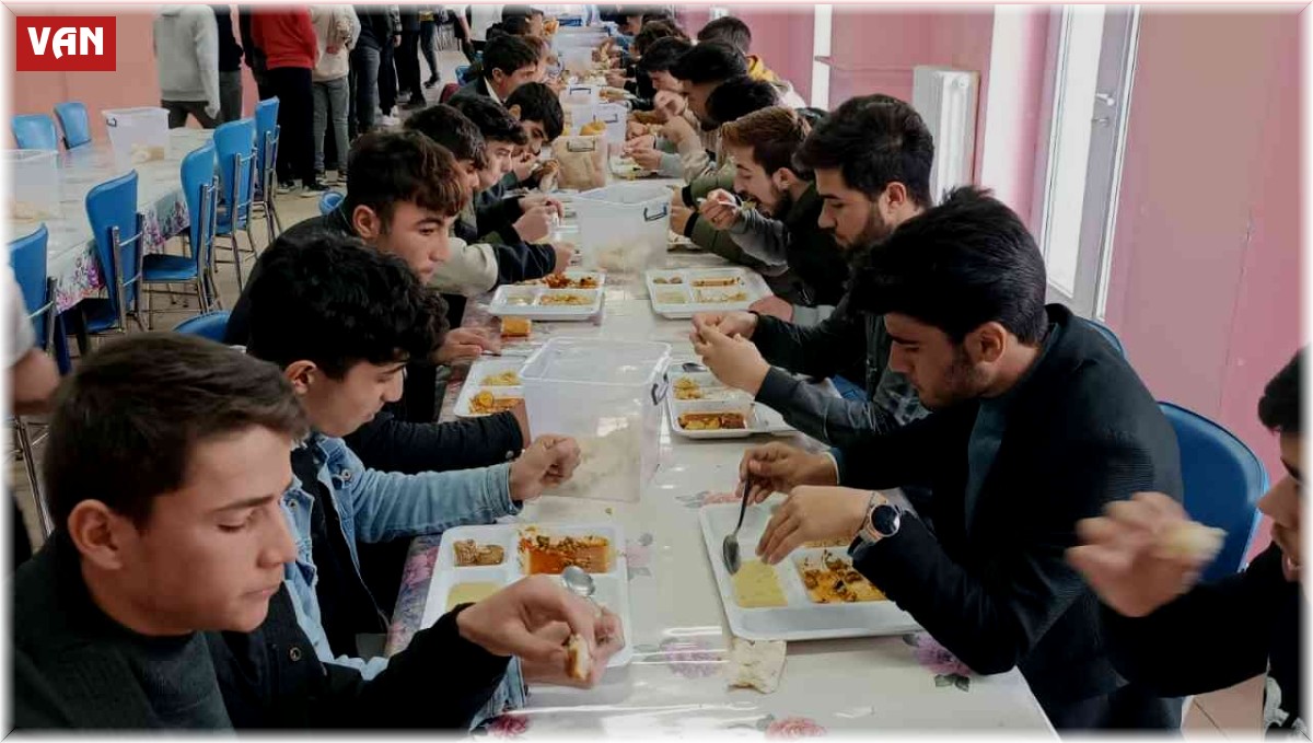 Saray'da 327 öğrenciye öğle yemeği hizmeti