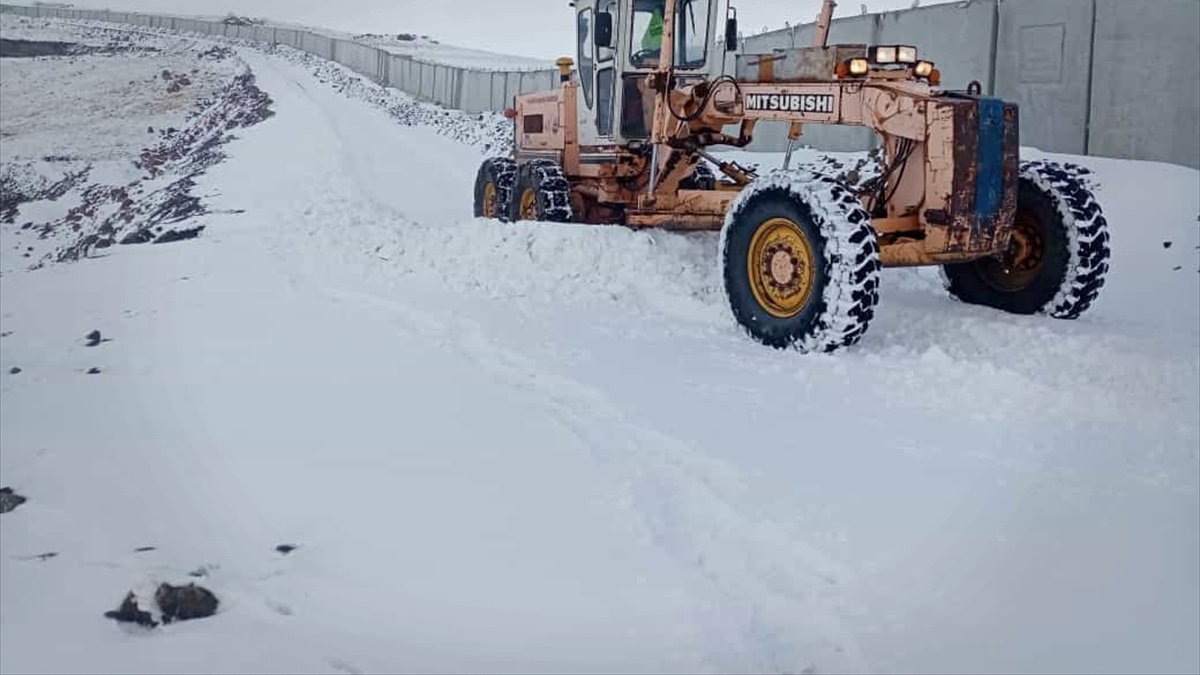 Saray ilçesinin yüksek kesimlerinde kar etkili oldu