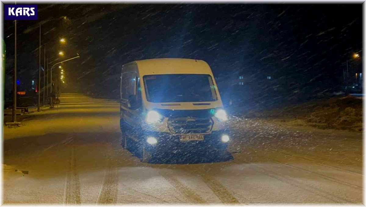 Sarıkamış'a kar yağışı etkili oluyor