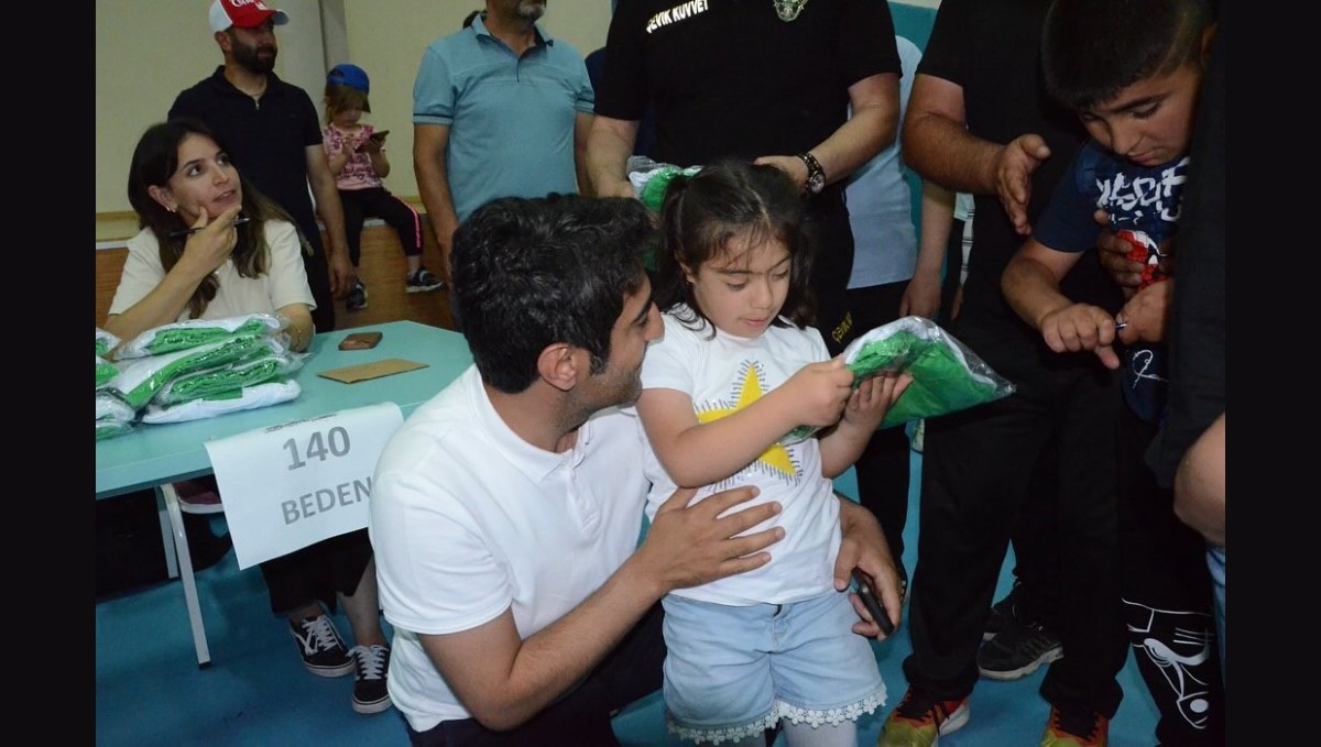 Sarıkamış Belediyesi'nden sporculara forma desteği