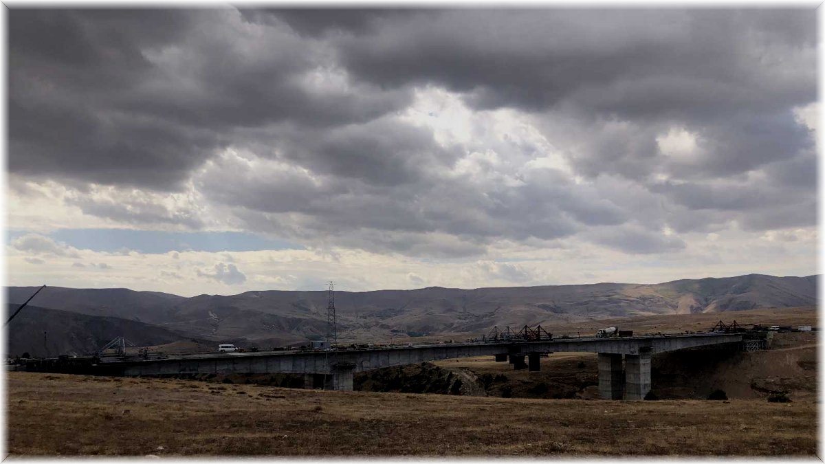 Sarıkamış-Horasan karayolunda yol çalışmaları sürüyor