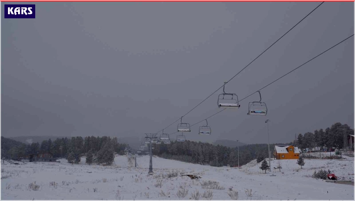 Sarıkamış Kayak Merkezi beyaza büründü