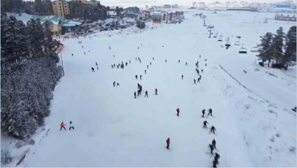 Sarıkamış kayak merkezi kayak tutkunlarını ağırlıyor