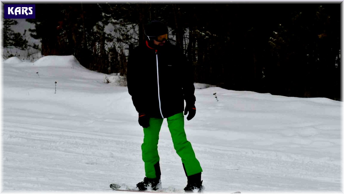 Sarıkamış Kayak Merkezi'nde kayak keyfi