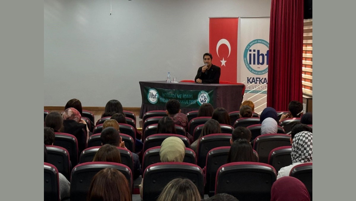 Sarıkamış Kaymakamı Aslantatar, öğrencilerle buluştu