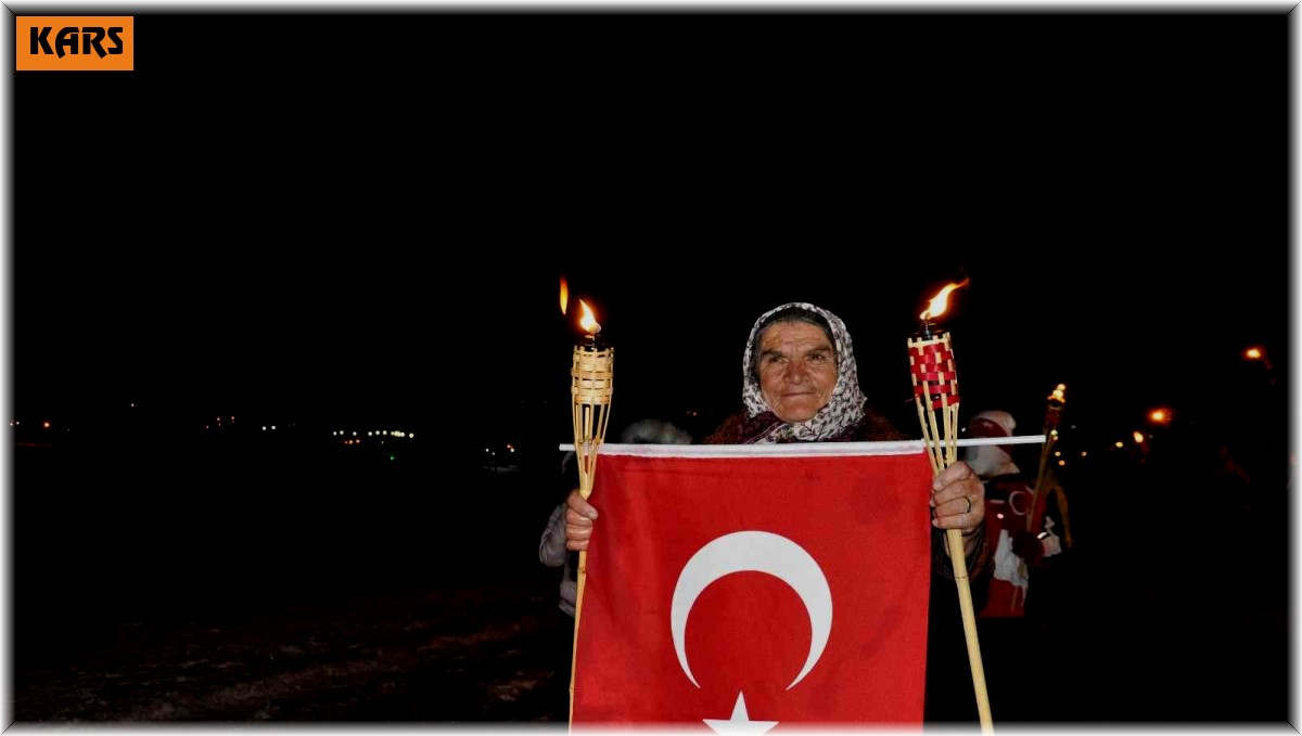 Sarıkamış şehitleri için binler meşalelerle yürüdü