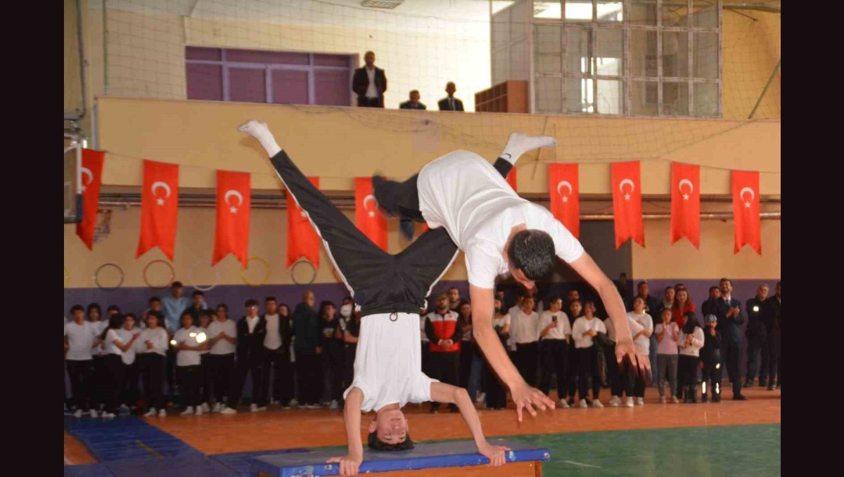 Sarıkamış'ta 19 Mayıs coşkuyla kutlandı