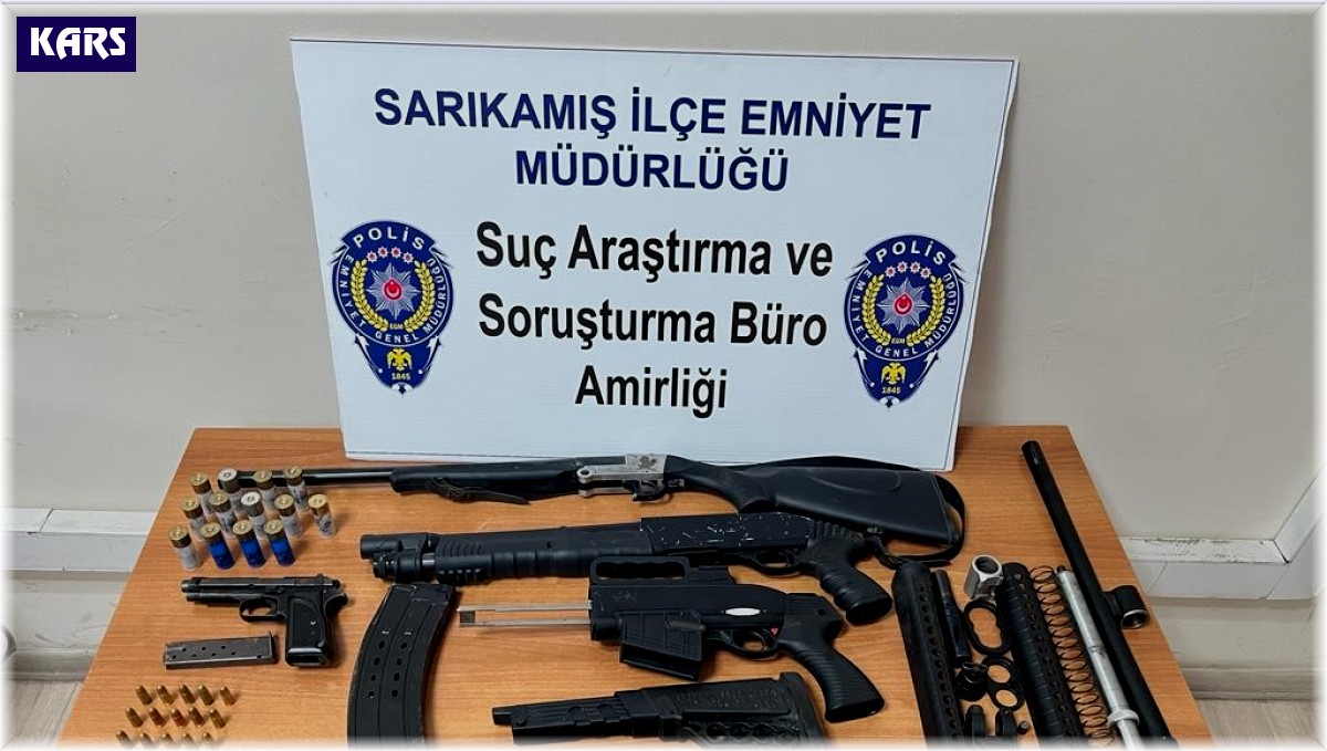 Sarıkamış'ta çok sayıda silah ve mühimmat ele geçirildi