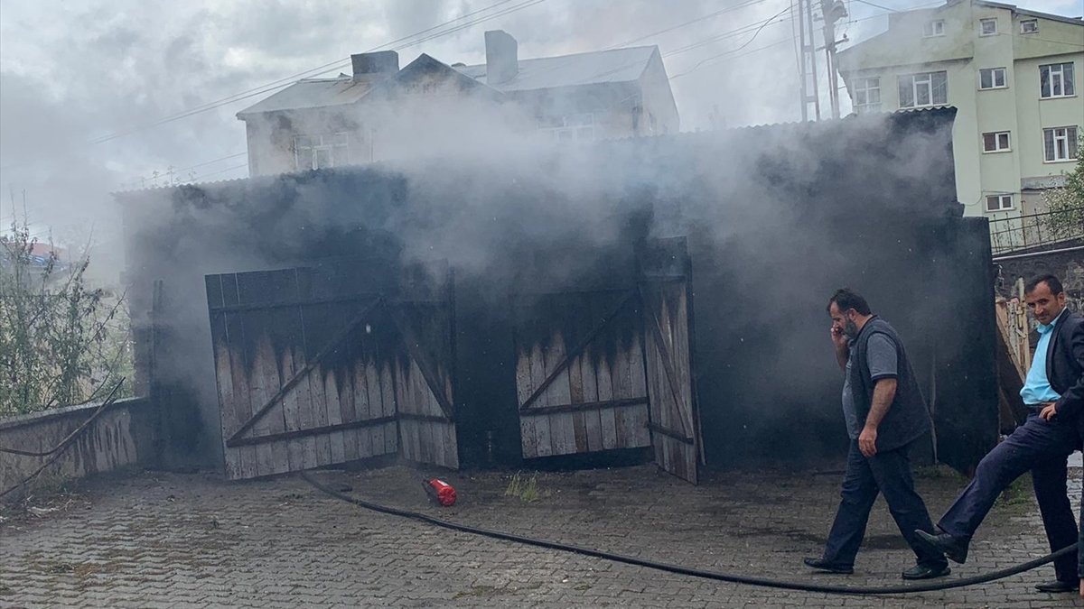 Sarıkamış'ta garaj yangını