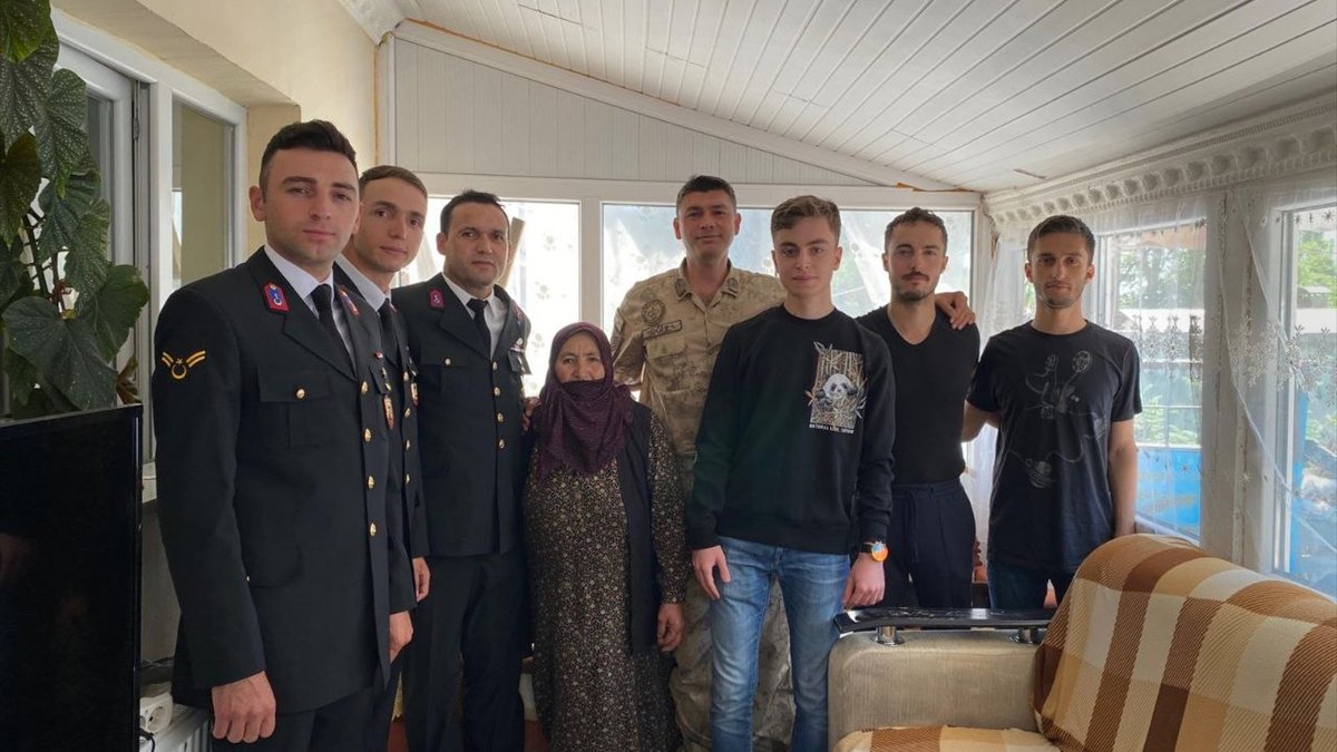Sarıkamış'ta jandarma personeli şehit ve gazi ailelerini ziyaret etti.