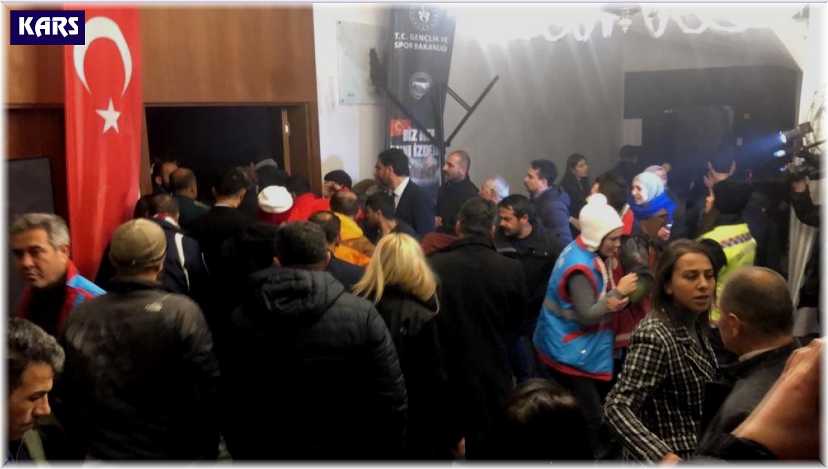 Sarıkamış'ta otelin tavanı çöktü: 10 kişi yaralandı