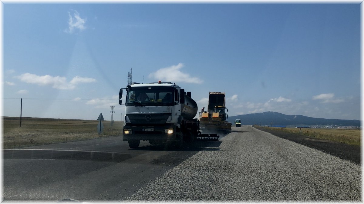 Sarıkamış’a sathi kaplama yol