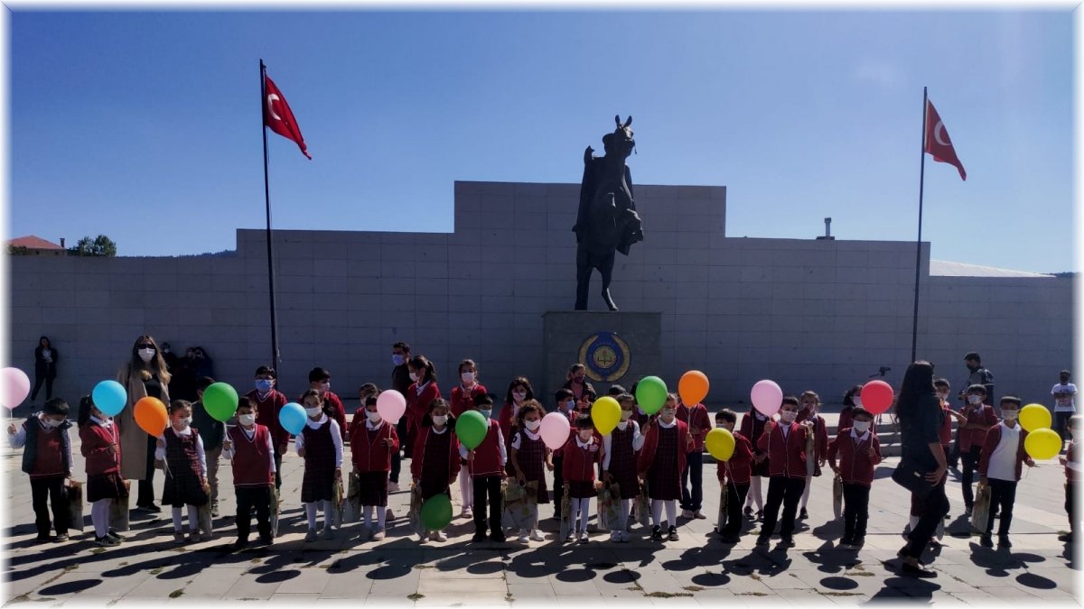 Sarıkamış’ta İlköğretim Haftası etkinliği