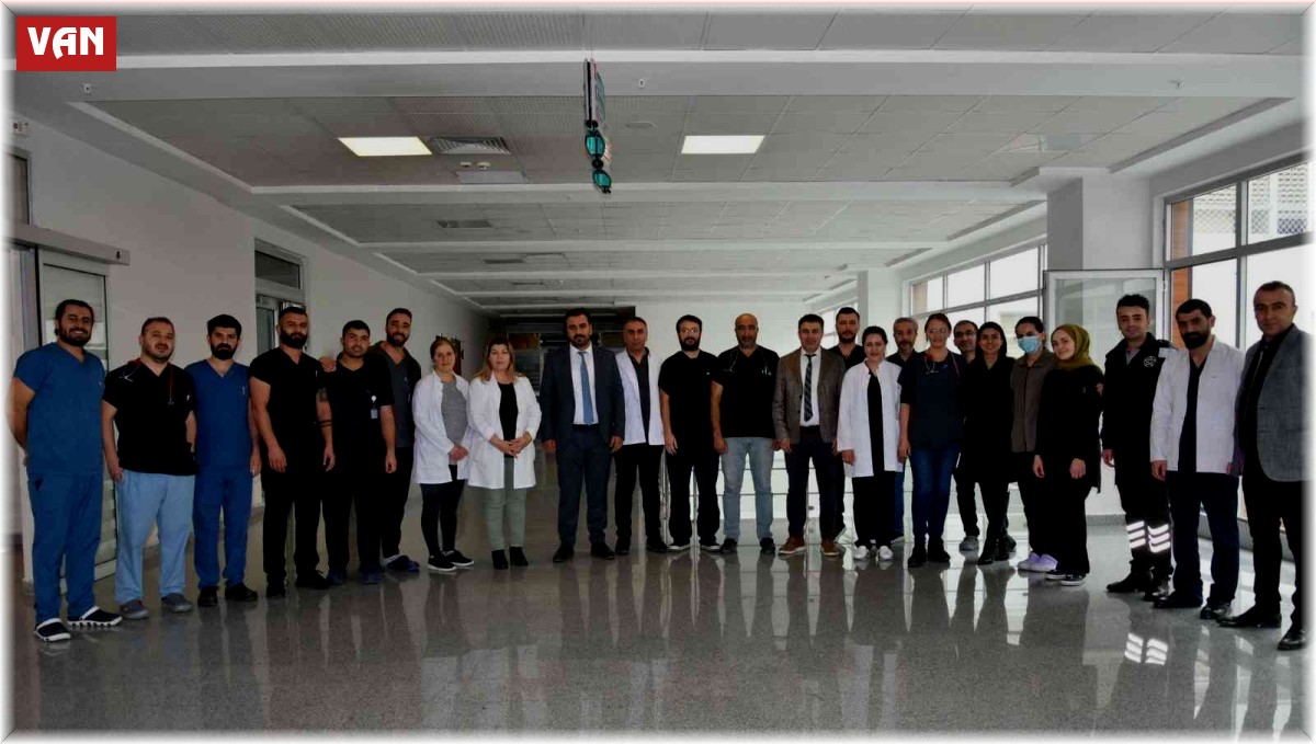 Sarıkaya; "Günümüzde 500-600 gram doğan bebeklerimiz bile yaşayabiliyor"