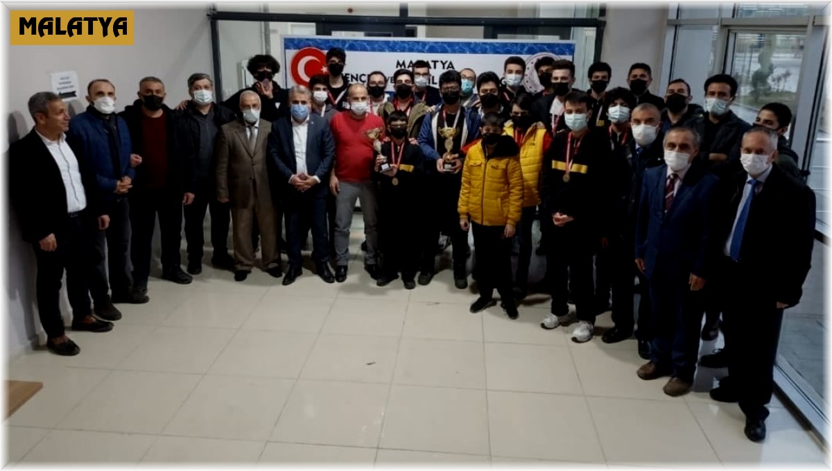 Satranç Şampiyonası çekişmeli geçti