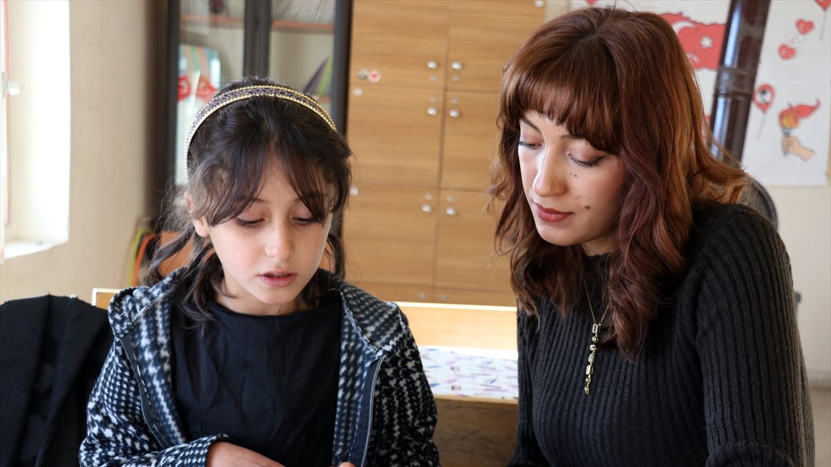 Sedanur öğretmenin Ağrı kırsalındaki tek öğrencisiyle sevgi dolu eğitim yolculuğu