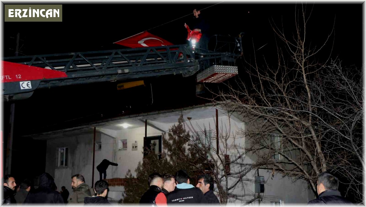 Şehidin baba ocağına Türk bayrakları asıldı