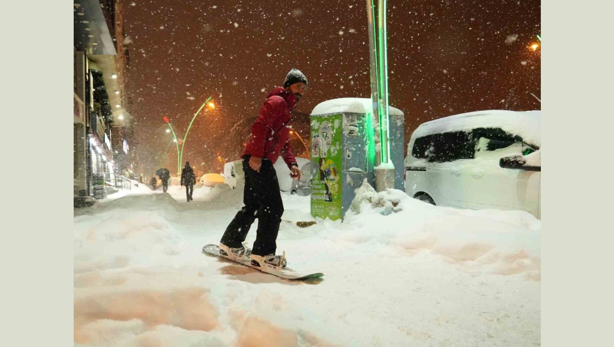 Şehir merkezinde snowboard keyfi