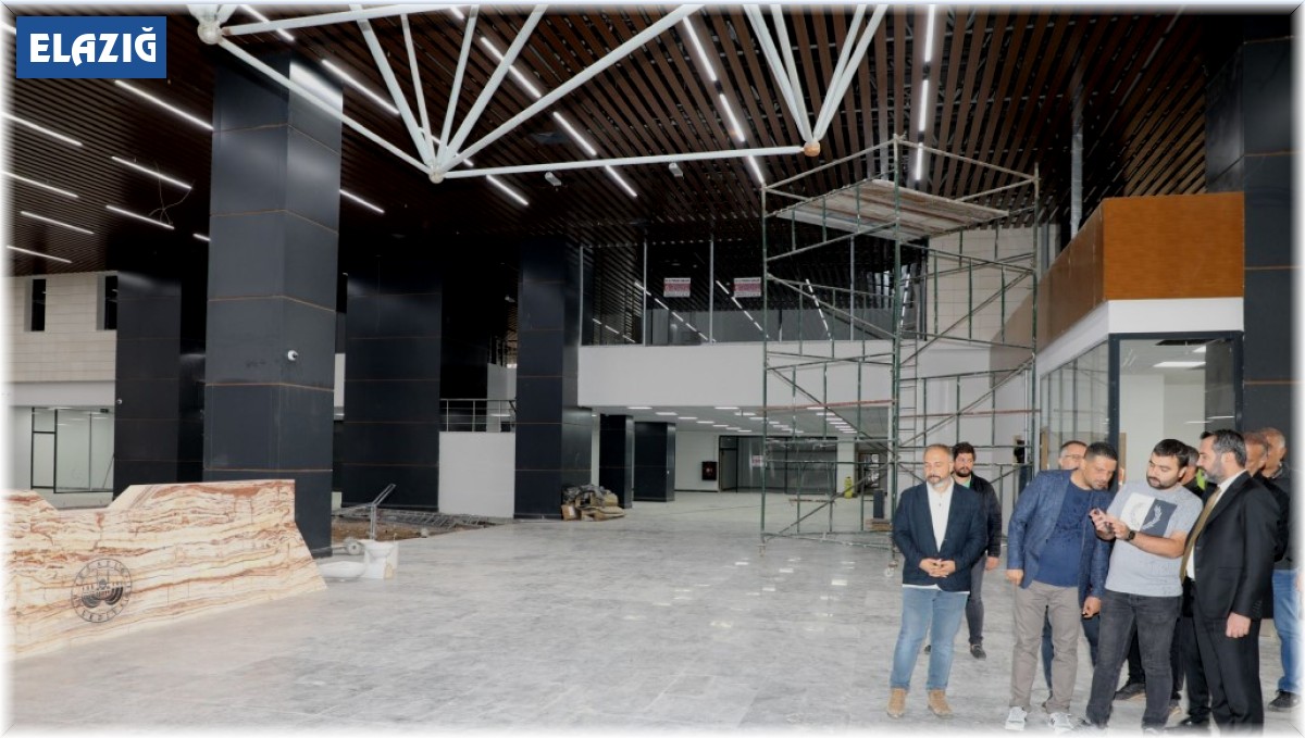 Şehirler arası otobüs terminalinde sona doğru