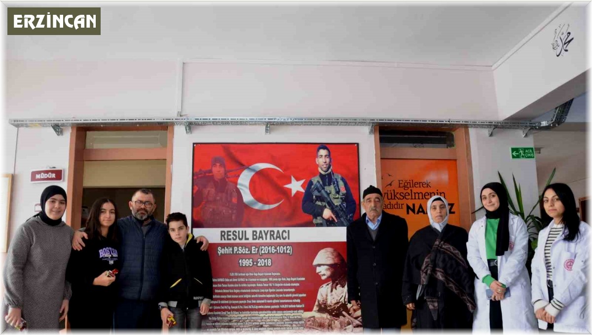 Şehit ailesi oğullarının isminin verildiği okulu ziyaret etti