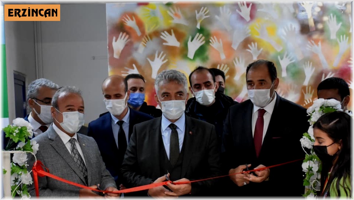 Şehit Er Süleyman Aydın Ortaokulunun TÜBİTAK 4006 Bilim Fuarı ve sergi açılışı gerçekleşti