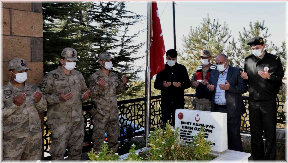 Şehit Eren Öztürk, şehadetinin ikinci yılında kabri başında anıldı