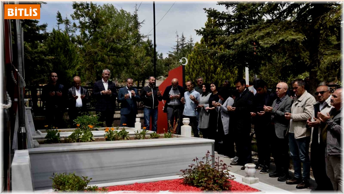 Şehit Murat Sarıgül, şehadetinin 7'inci yılında kabri başında anıldı