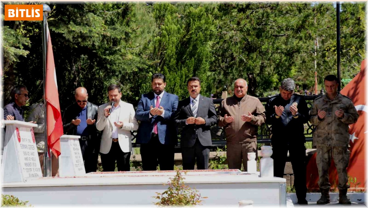 Şehit Murat Sarıgül, şehadetinin 8'inci yılında kabri başında anıldı