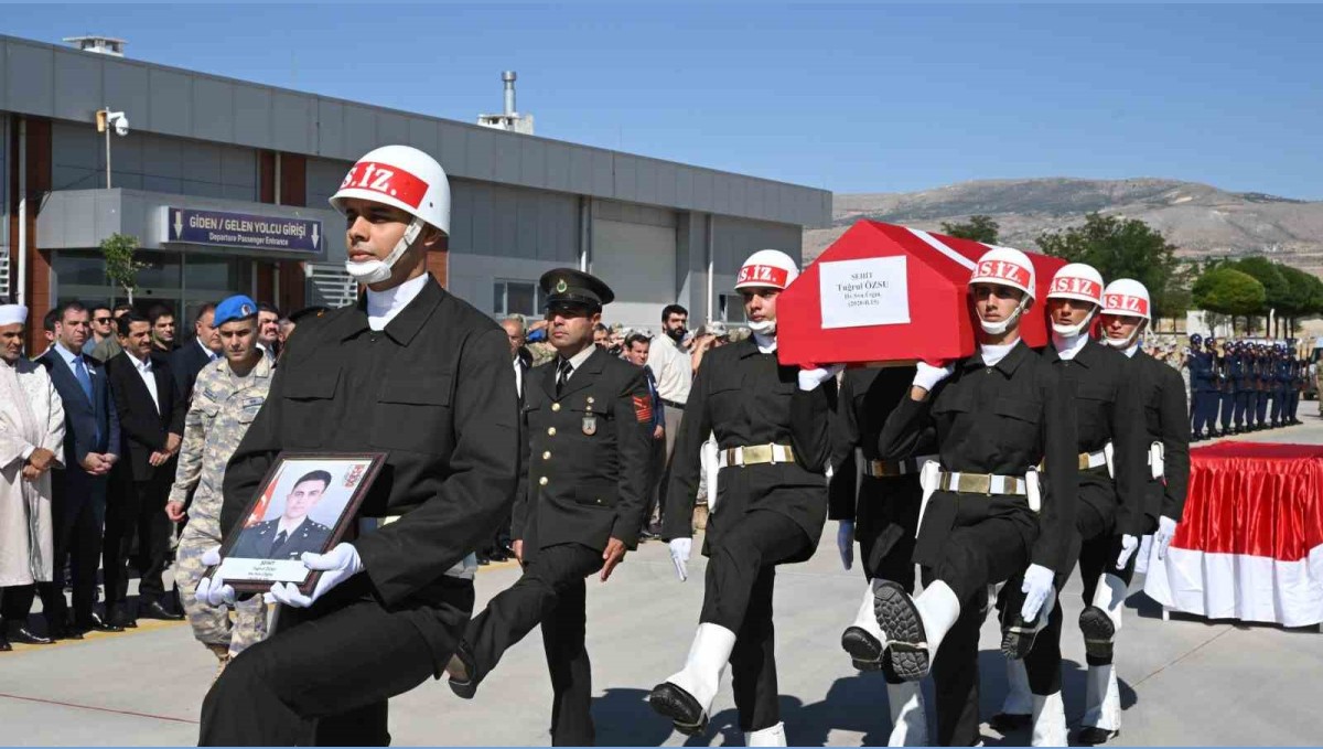 Şehit Üsteğmen Tuğrul Özsu'nun naaşı memleketi Edirne'ye uğurlandı